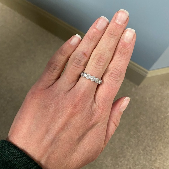 Gorgeous 1ctw Diamond Band - Picture 8 of 8